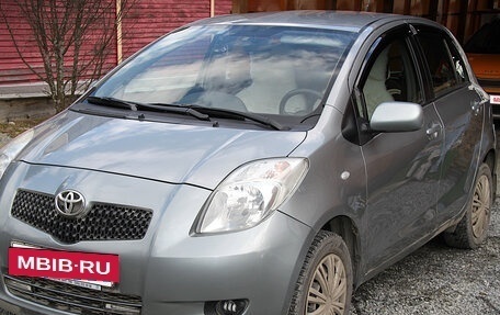 Toyota Yaris III рестайлинг, 2008 год, 605 000 рублей, 3 фотография