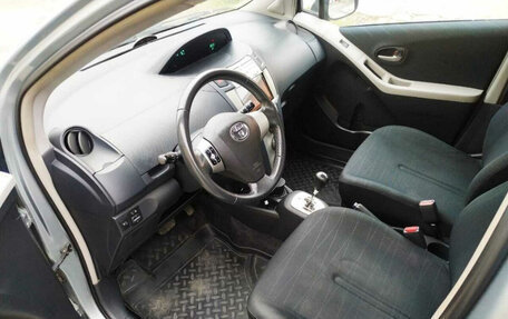Toyota Yaris III рестайлинг, 2008 год, 605 000 рублей, 14 фотография