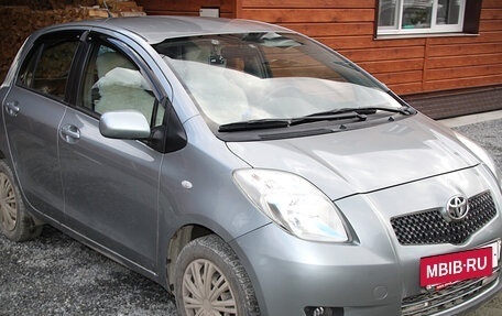 Toyota Yaris III рестайлинг, 2008 год, 605 000 рублей, 2 фотография