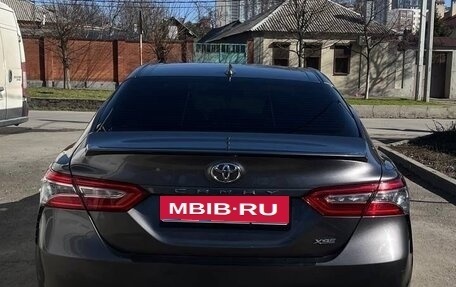 Toyota Camry, 2018 год, 1 390 000 рублей, 4 фотография