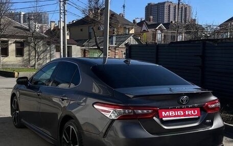 Toyota Camry, 2018 год, 1 390 000 рублей, 5 фотография