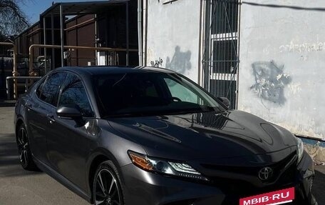 Toyota Camry, 2018 год, 1 390 000 рублей, 2 фотография