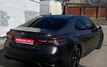 Toyota Camry, 2018 год, 1 390 000 рублей, 3 фотография