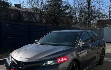 Toyota Camry, 2018 год, 1 390 000 рублей, 6 фотография