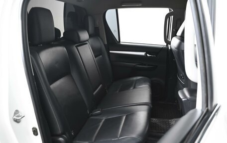 Toyota Hilux VIII, 2016 год, 2 889 000 рублей, 7 фотография