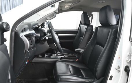 Toyota Hilux VIII, 2016 год, 2 889 000 рублей, 10 фотография