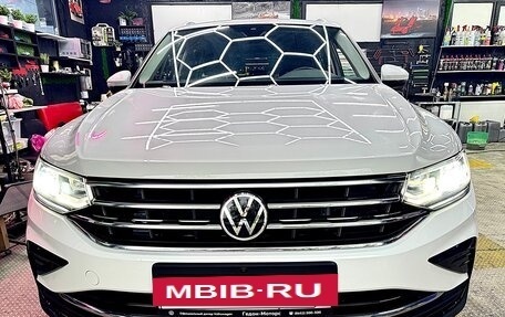 Volkswagen Tiguan II, 2021 год, 3 350 000 рублей, 2 фотография