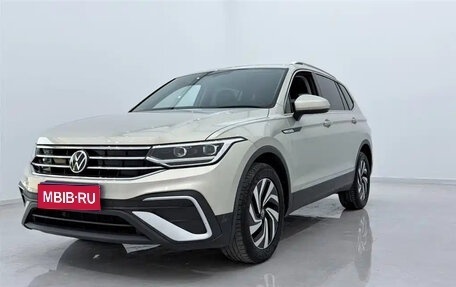 Volkswagen Tiguan II, 2022 год, 2 200 000 рублей, 1 фотография