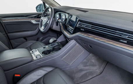 Volkswagen Touareg III, 2018 год, 4 742 000 рублей, 9 фотография
