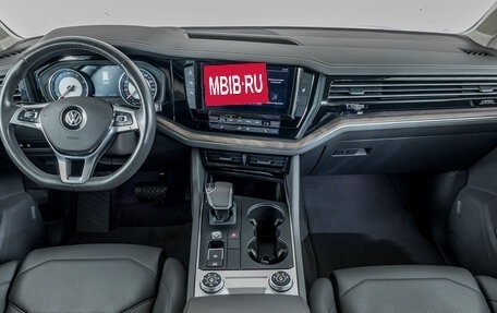 Volkswagen Touareg III, 2018 год, 4 742 000 рублей, 10 фотография