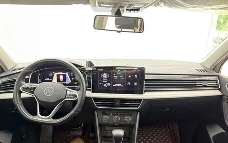 Volkswagen Tiguan II, 2022 год, 2 200 000 рублей, 8 фотография