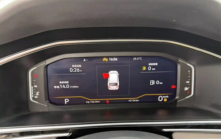 Volkswagen Tiguan II, 2022 год, 2 200 000 рублей, 9 фотография