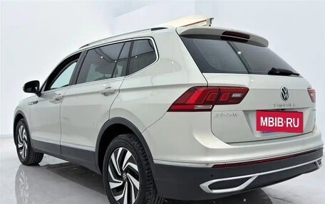 Volkswagen Tiguan II, 2022 год, 2 200 000 рублей, 6 фотография
