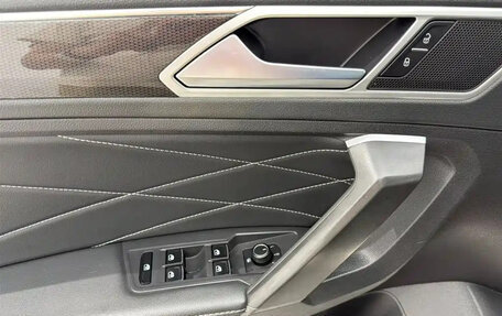 Volkswagen Tiguan II, 2022 год, 2 200 000 рублей, 18 фотография