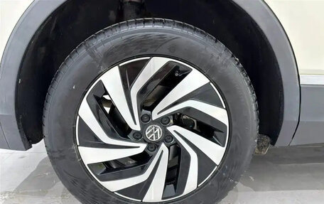 Volkswagen Tiguan II, 2022 год, 2 200 000 рублей, 13 фотография