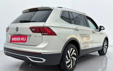 Volkswagen Tiguan II, 2022 год, 2 200 000 рублей, 4 фотография