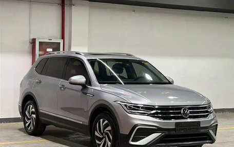 Volkswagen Tiguan II, 2022 год, 2 190 000 рублей, 3 фотография
