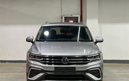 Volkswagen Tiguan II, 2022 год, 2 190 000 рублей, 2 фотография