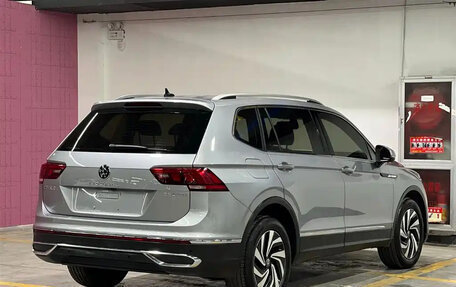 Volkswagen Tiguan II, 2022 год, 2 190 000 рублей, 6 фотография