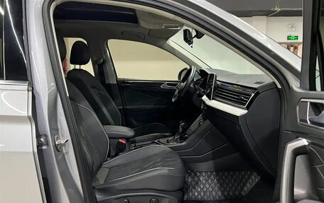 Volkswagen Tiguan II, 2022 год, 2 190 000 рублей, 10 фотография