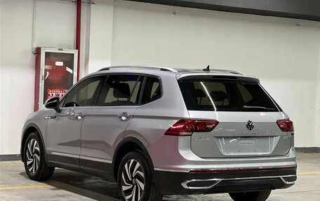 Volkswagen Tiguan II, 2022 год, 2 190 000 рублей, 4 фотография