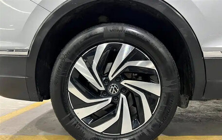 Volkswagen Tiguan II, 2022 год, 2 190 000 рублей, 18 фотография