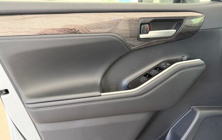 Toyota Highlander, 2026 год, 7 499 000 рублей, 24 фотография