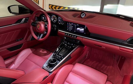 Porsche 911, 2023 год, 27 900 000 рублей, 13 фотография