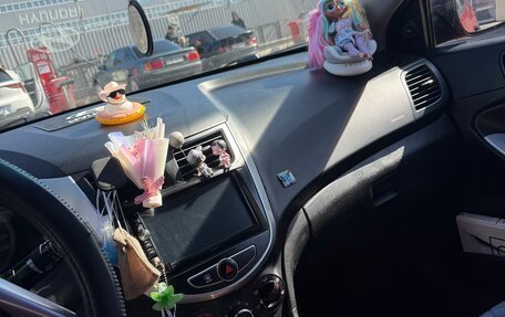 Hyundai Solaris II рестайлинг, 2011 год, 700 000 рублей, 18 фотография