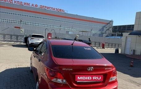 Hyundai Solaris II рестайлинг, 2011 год, 700 000 рублей, 13 фотография