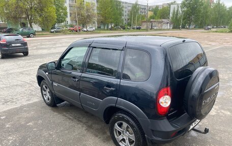 Chevrolet Niva I рестайлинг, 2017 год, 755 000 рублей, 2 фотография