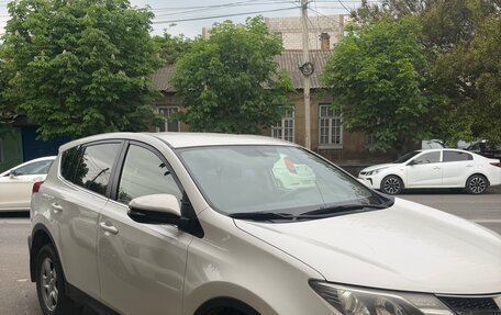 Toyota RAV4, 2015 год, 2 200 000 рублей, 2 фотография