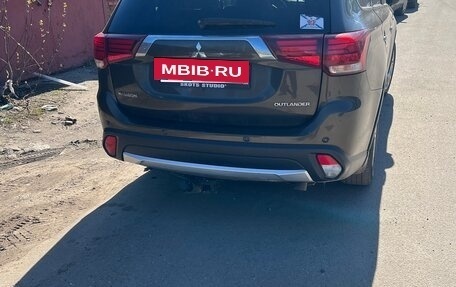 Mitsubishi Outlander III рестайлинг 3, 2017 год, 2 800 000 рублей, 4 фотография