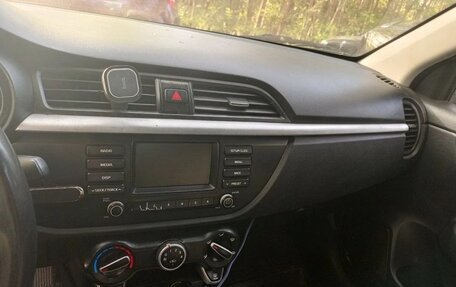 KIA Rio IV, 2018 год, 760 000 рублей, 6 фотография