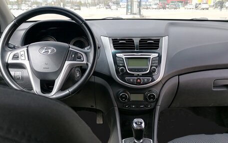 Hyundai Solaris II рестайлинг, 2011 год, 750 000 рублей, 3 фотография