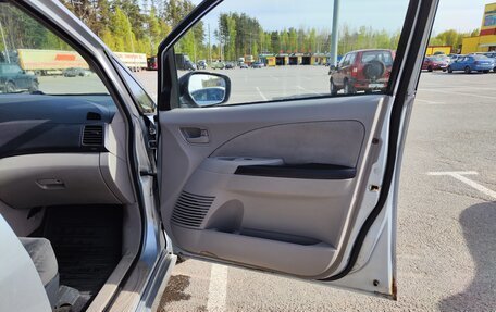 Mitsubishi Grandis, 2004 год, 500 000 рублей, 11 фотография