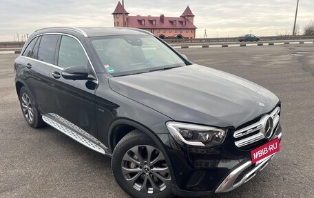 Mercedes-Benz GLC, 2020 год, 3 000 000 рублей, 2 фотография