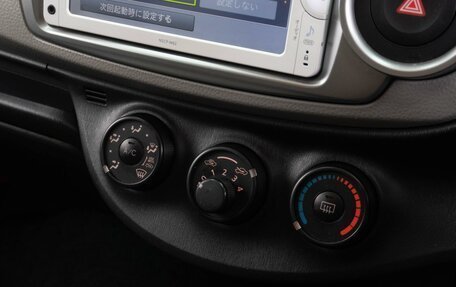 Toyota Vitz, 2013 год, 879 000 рублей, 14 фотография