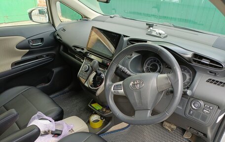 Toyota Wish II, 2017 год, 1 700 000 рублей, 15 фотография