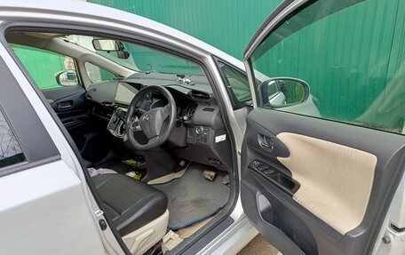 Toyota Wish II, 2017 год, 1 700 000 рублей, 14 фотография