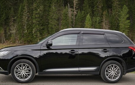 Mitsubishi Outlander III рестайлинг 3, 2018 год, 2 000 000 рублей, 3 фотография
