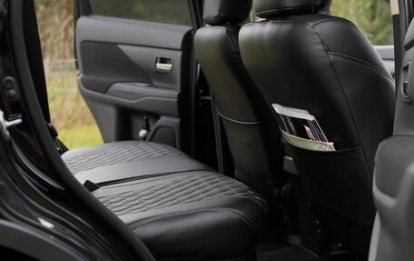 Mitsubishi Outlander III рестайлинг 3, 2018 год, 2 000 000 рублей, 14 фотография