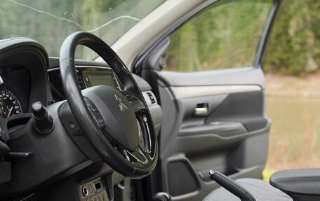 Mitsubishi Outlander III рестайлинг 3, 2018 год, 2 000 000 рублей, 11 фотография