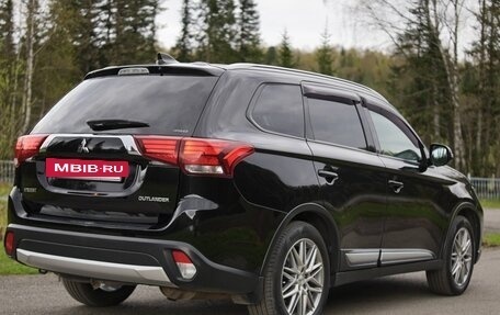 Mitsubishi Outlander III рестайлинг 3, 2018 год, 2 000 000 рублей, 5 фотография