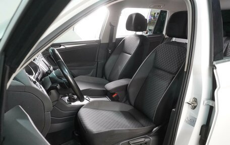 Volkswagen Tiguan II, 2017 год, 1 999 000 рублей, 10 фотография