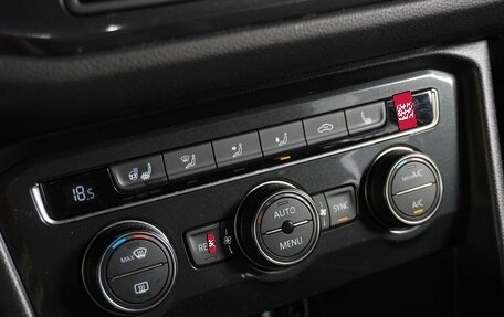 Volkswagen Tiguan II, 2017 год, 1 999 000 рублей, 17 фотография