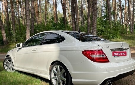 Mercedes-Benz C-Класс, 2011 год, 1 800 000 рублей, 6 фотография