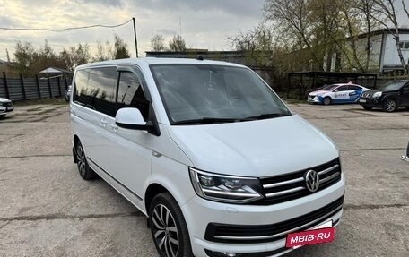 Volkswagen Caravelle T6 рестайлинг, 2018 год, 3 100 000 рублей, 2 фотография