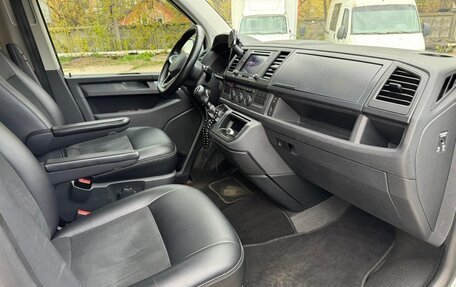 Volkswagen Caravelle T6 рестайлинг, 2018 год, 3 100 000 рублей, 14 фотография