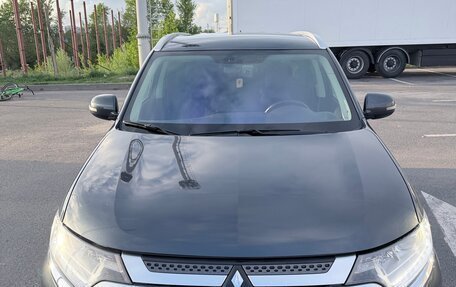 Mitsubishi Outlander III рестайлинг 3, 2019 год, 2 600 000 рублей, 1 фотография